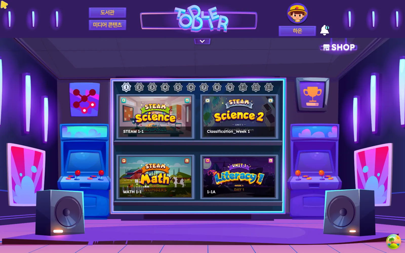 미디어 콘텐츠 목록 화면입니다. 유닛 탭 아래에 STEAM Science와 Math, Literacy 영상 카드가 있습니다.